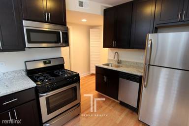 Main picture of 4034 N Ashland Ave