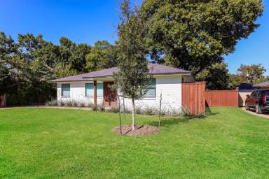 Main picture of 6123 Woodcrest Ln