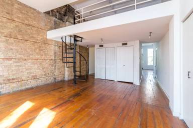 Main picture of 1823 S Halsted St