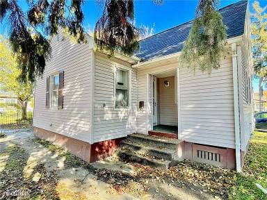 Main picture of 8 Valois St