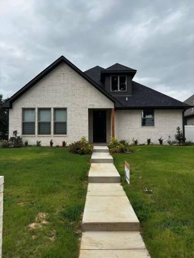 Main picture of 7 Fernwood Dr
