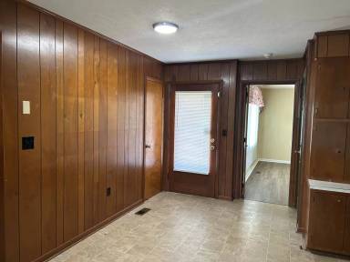 Main picture of 1423 Summerville Rd