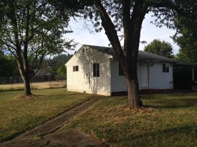 Main picture of 2868 NE Douglas Ave