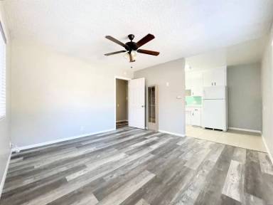 Main picture of 137 S Myers St