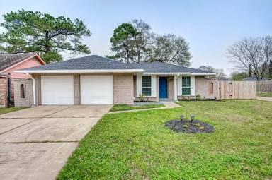 Main picture of 4402 Oak Shadows Dr