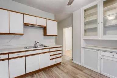 Main picture of 2417 N Oakland Ave