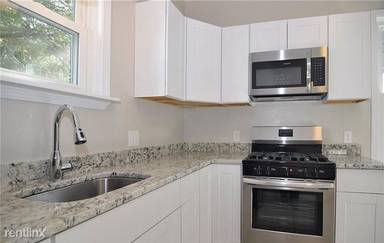 Main picture of 6 Parkside Cir
