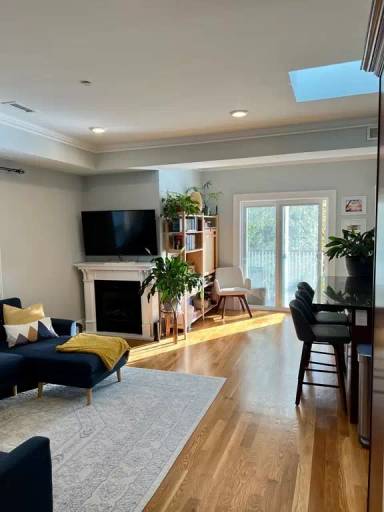 Main picture of 4370 Washington St