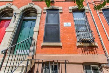 Main picture of 3937 Pine St