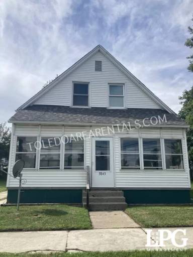 Main picture of 3843 Peru St