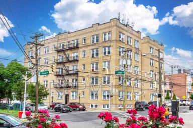 Main picture of 201 45th St