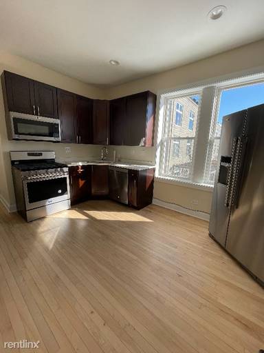 Main picture of 2125 W Division St