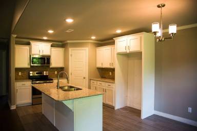 Main picture of 802 SW Cabriolet St