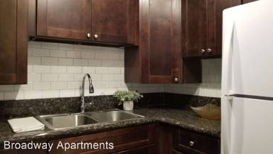 Main picture of 806 S Broadway