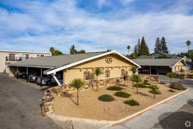 Main picture of 923 Tamarack Ln