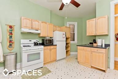 Main picture of 1036 W Roscoe St