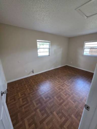 Main picture of 5130 SE 29th St