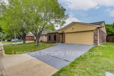Main picture of 625 Hollyberry Dr