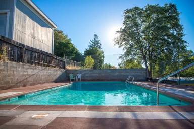 Main picture of 1365 Magnolia Ave