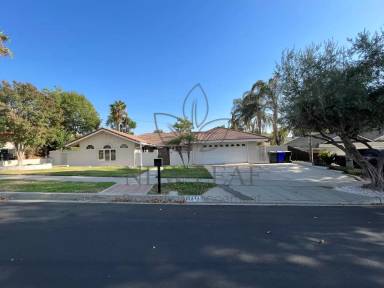 Main picture of 22641 De Soto St