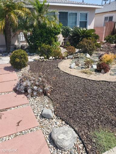 Main picture of 12950 Admiral Ave