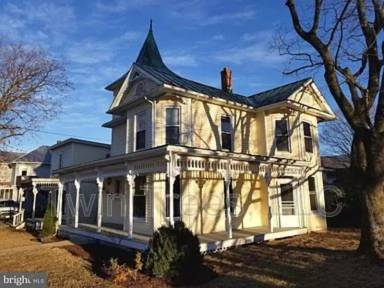 Main picture of 5752 Main St