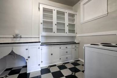 Main picture of 526 NW 21st Ave