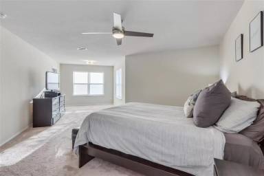 Main picture of 2100 Dewitt Ln