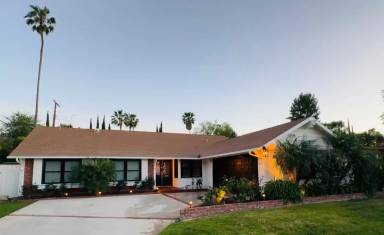 Main picture of 22300 Bassett St