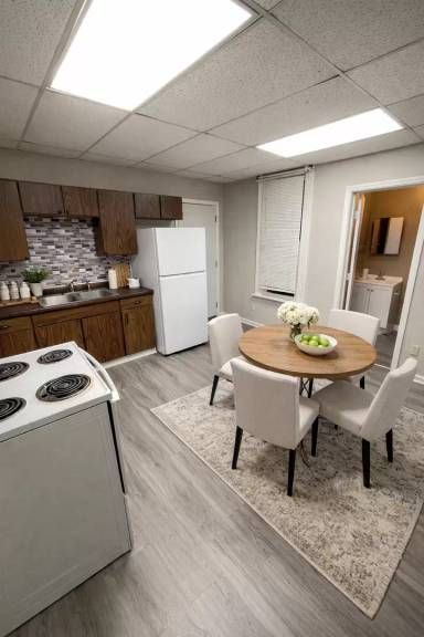 Main picture of 410 N 52nd Ave W