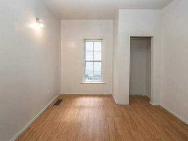 Main picture of 935 W Lovell St
