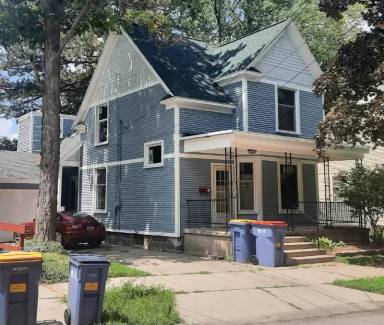 Main picture of 127 Paddock Ave SE