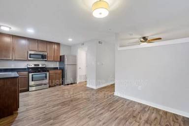 Main picture of 924 E 51st St