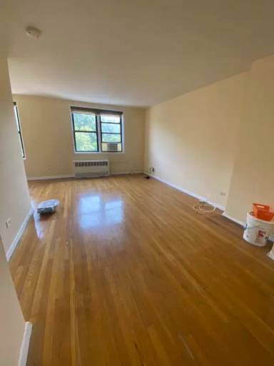 Main picture of 6645 Broadway