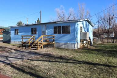 Main picture of 421 S 2nd St