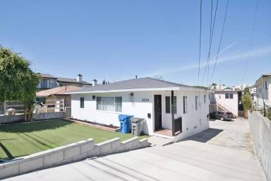 Main picture of 2109 Rockefeller Ln