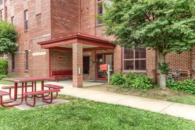 Main picture of 201 S Lancaster St