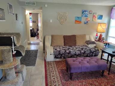 Main picture of 635 W 25th St