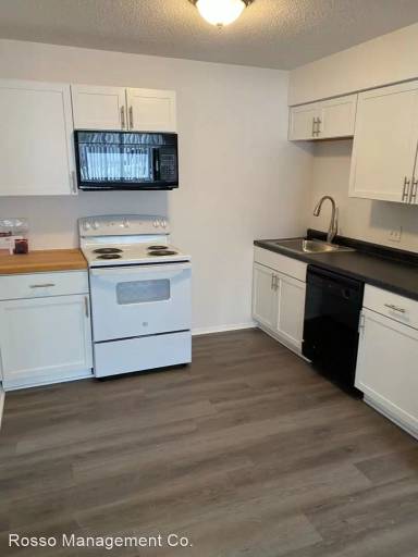 Main picture of 452 E Elmwood Ave