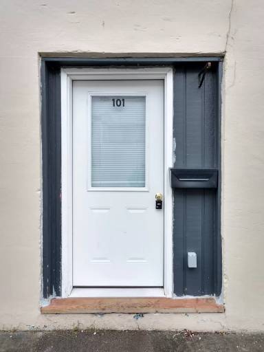 Main picture of 101 S 6th St