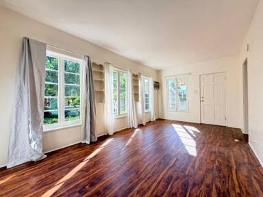 Main picture of 251 1/2 N Ivy Ave