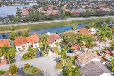 Main picture of 7565 N Augusta Dr
