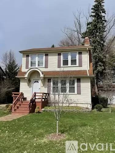 Main picture of 413 E 7th St