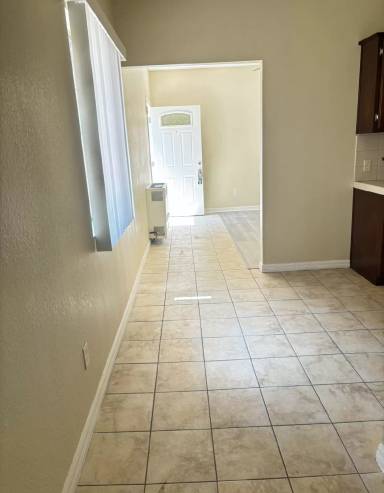 Main picture of 1210 S Lake St