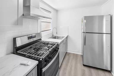 Main picture of 1911 Benson St