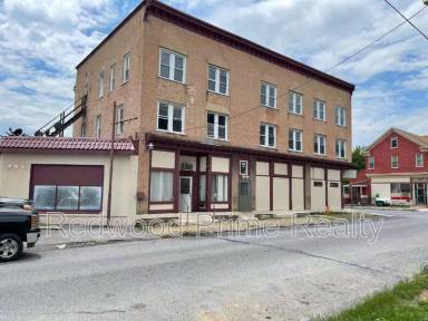 Main picture of 2901 Maple Ave