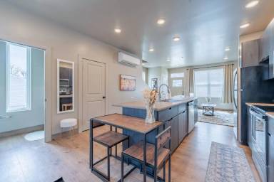 Main picture of 403 E 20th St  LEASE ONLY