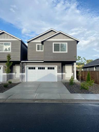Main picture of 3711 NE 49th St