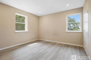 Main picture of 2216 Broadway Ave