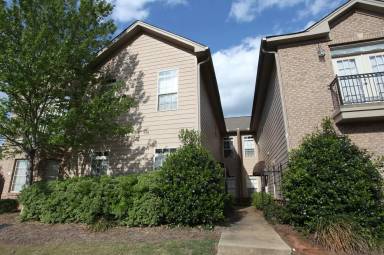 Main picture of Runningvine Ln